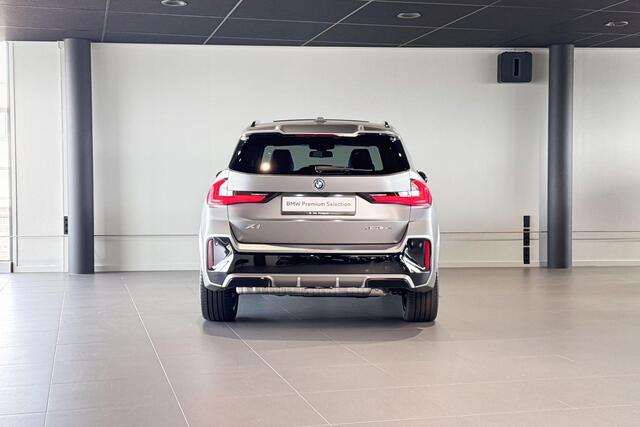 BMW X1 xDrive25e | M Sport Pro | Glazen Panoramadak | Harman Kardon | Stoelverwarming | Head-Up Display | Trekhaak |