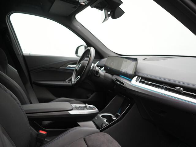 BMW X1 xDrive25e M Sport PHEV 245pk Dealer O.H. | Trekhaak Af Fabriek | Camera | Alcantara Sportstoelen Memory & Verwarmd | Adaptief Onderstel | Keyless | Sfeerverlichting | Adaptive LED | Widescreen Navi | DAB | Plug In Hybrid |