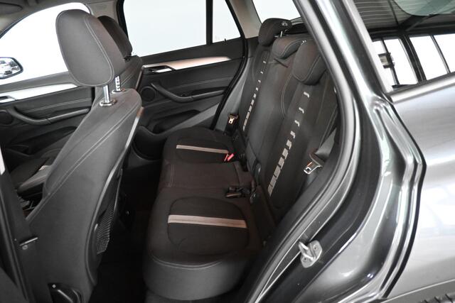 BMW X1 sDrive18i Executive Automaat Clima Navigatie Trekhaak Stoelverwarming Cruise 100% Onderhouden! Inruil Mogelijk!