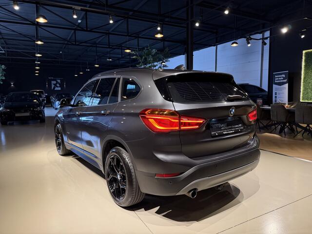 BMW X1 sDrive18i Advantage Aut Navi|Carplay|Xenon|PDC Grijs!