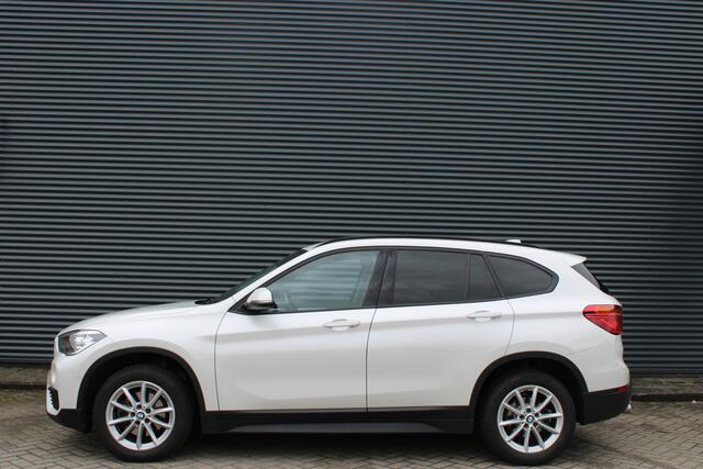 BMW X1 sDrive18i Executive Navigatie Wit-Metallic PDC