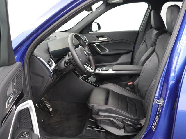 BMW X1 xDrive23i M Sport | Head-Up | Adaptieve Cruise | Trekhaak | Leder | 360 camera | Stoelverwarming | Keyless | Adaptief LED | Carplay | Sportstoelen | Live Cockpit Professional