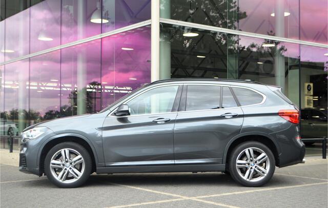 BMW X1 sDrive20i M Sport Automaat / Sportstoelen / Achteruitrijcamera / Comfort Access / Head-Up / Active Cruise Control / Stoelverwarming