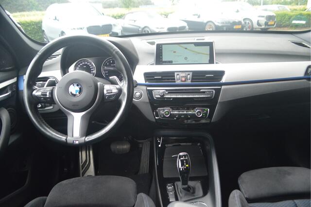 BMW X1 sDrive20i M Sport Automaat / Sportstoelen / Achteruitrijcamera / Comfort Access / Head-Up / Active Cruise Control / Stoelverwarming