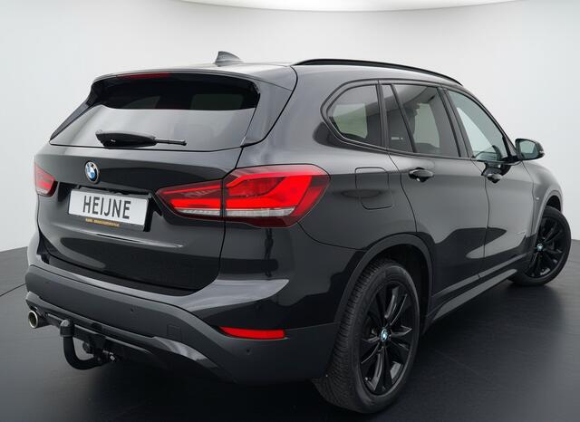 BMW X1 xDrive25e 221PK PHEV HIGH EXECUTIVE SPORT TREKHAAK/LEDER/HEAD-UP/PANORAMADAK PLUG-IN HYBRIDE