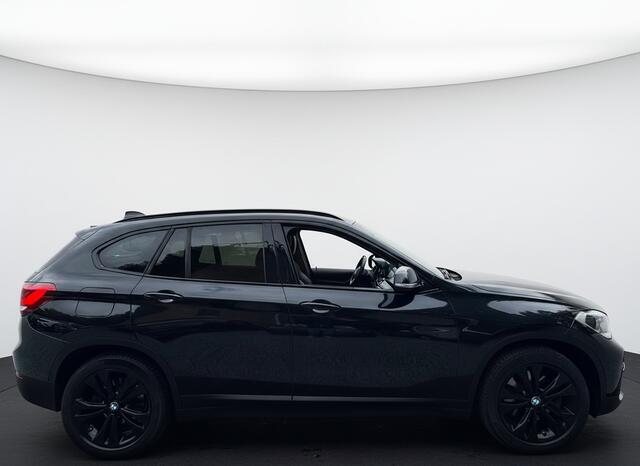 BMW X1 xDrive25e 221PK PHEV HIGH EXECUTIVE SPORT TREKHAAK/LEDER/HEAD-UP/PANORAMADAK PLUG-IN HYBRIDE