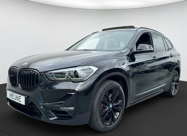 BMW X1 xDrive25e 221PK PHEV HIGH EXECUTIVE SPORT TREKHAAK/LEDER/HEAD-UP/PANORAMADAK PLUG-IN HYBRIDE