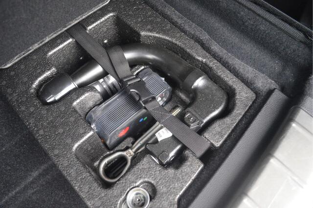 BMW X1 xDrive25e High Executive M Sport Automaat / Trekhaak / Panoramadak / Sportstoelen / Achteruitrijcamera / Head-Up / Active Cruise Control