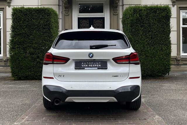 BMW X1 xDrive25e PANO | CRUISE | HIFI | CARPLAY | M-PAKKET | STOELVERW