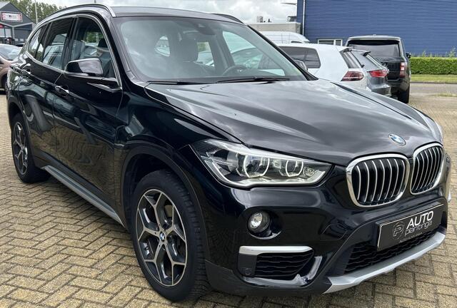 BMW X1 sDrive18i High Executive Edition | AUTOMAAT | Parkeersensoren Voor en Achter | LED | Navigatie Plus | Stoelverwarming | Climate Control | Cruise Control | 2 Sleutels | Elek Achterklep | Sportstuur Leder | APK tot 02-05-2027 |