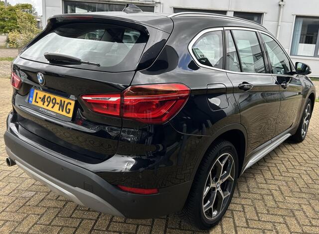 BMW X1 sDrive18i High Executive Edition | AUTOMAAT | Parkeersensoren Voor en Achter | LED | Navigatie Plus | Stoelverwarming | Climate Control | Cruise Control | 2 Sleutels | Elek Achterklep | Sportstuur Leder | APK tot 02-05-2027 |
