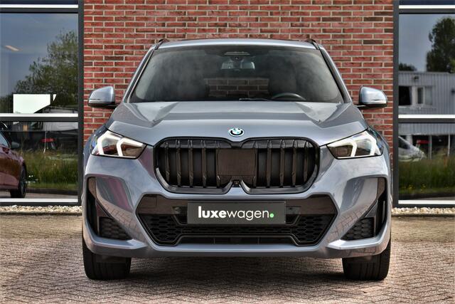 BMW X1 xDrive30e M-Sport Plus Stormbay Pano ACC HUD 360-cam 19inch