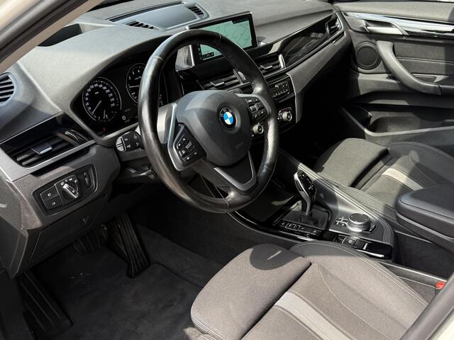 BMW X1 xDrive20i High Executive | SPORTLINE | MEMORY STOELEN | SPORTSTOELEN | TREKHAAK | STOELVERWARMING | HEAD UP | 18 INCH |