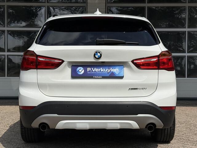 BMW X1 xDrive20i High Executive | SPORTLINE | MEMORY STOELEN | SPORTSTOELEN | TREKHAAK | STOELVERWARMING | HEAD UP | 18 INCH |