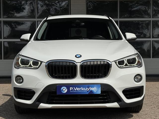 BMW X1 xDrive20i High Executive | SPORTLINE | MEMORY STOELEN | SPORTSTOELEN | TREKHAAK | STOELVERWARMING | HEAD UP | 18 INCH |