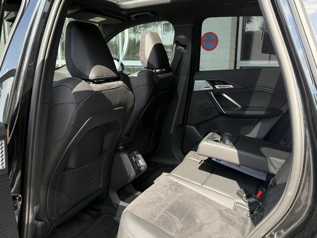 BMW X1 xDrive30e M SPORT | PANORAMA | 360 CAMERA | TREKHAAK | STOELVERWARMING | HEAD UP | DRIVING ASS. PROFF |