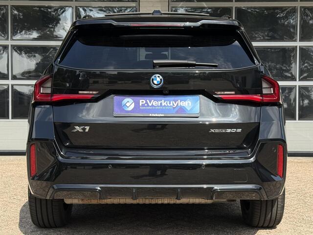 BMW X1 xDrive30e M SPORT | PANORAMA | 360 CAMERA | TREKHAAK | STOELVERWARMING | HEAD UP | DRIVING ASS. PROFF |