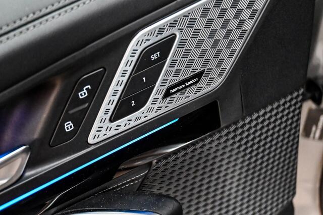 BMW X1 sDrive18i | M-Sport | PANO | TREKHAAK | STOELVERWARMING | STUURV
