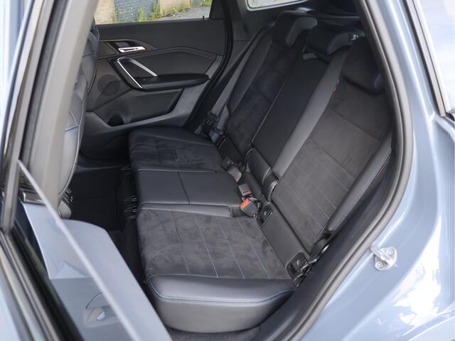 BMW X1 sDrive18i M Sport ACC | Cam | BTW | Leder/Alcantara | Widescreen | Haak