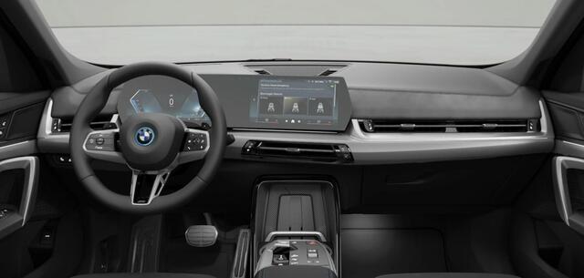 BMW X1 xDrive25e M Sport - Trekhaak - Driving Assistant Plus - Premium Pack - Elektrisch verwarmde voorstoelen - Sportstoelen - Grootlichtassistent -