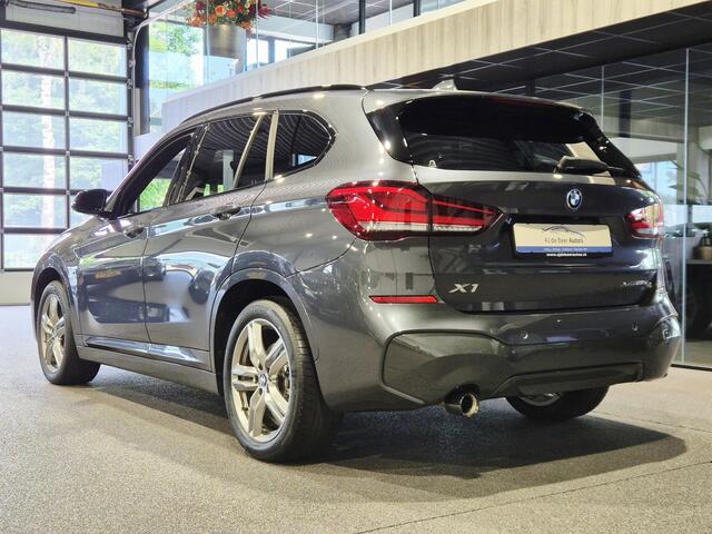 BMW X1 xDrive25e High Executive M-Sport | Volleder | Panorama | Camera | HUD