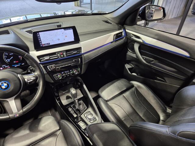 BMW X1 xDrive25e High Executive M-Sport | Volleder | Panorama | Camera | HUD
