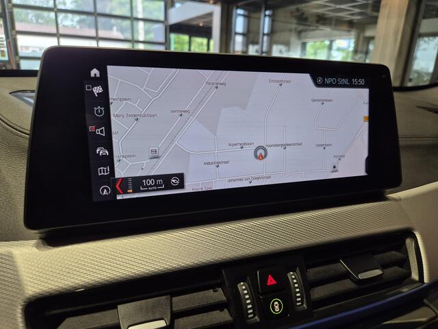 BMW X1 xDrive25e High Executive M-Sport | Volleder | Panorama | Camera | HUD