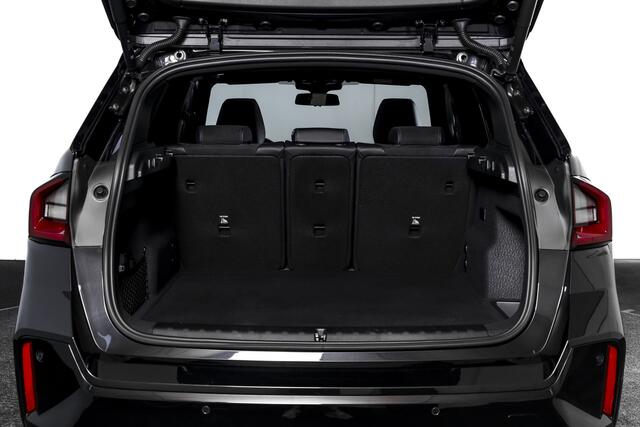 BMW X1 xDrive25e 245 PK | M-Sport | Premium Pack | S/K-Panodak | Elek. Trekhaak | Dig. Cockpit | Cruise | Stoelverw. | PDC | Camera | NAV+App. Connect | ECC | Elek. Klep | LM 19" | 2845