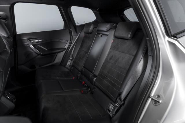 BMW X1 xDrive25e 245 PK | M-Sport | Premium Pack | S/K-Panodak | Elek. Trekhaak | Dig. Cockpit | Cruise | Stoelverw. | PDC | Camera | NAV+App. Connect | ECC | Elek. Klep | LM 19" | 2943
