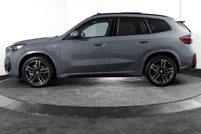 BMW X1 xDrive25e 245 PK | M-Sport | Premium Pack | S/K-Panodak | Elek. Trekhaak | Dig. Cockpit | Cruise | Stoelverw. | PDC | Camera | NAV+App. Connect | ECC | Elek. Klep | LM 19" | 8872