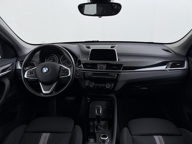 BMW X1 sDrive18i 141PK Automaat Sportstoelen Trekhaak Navi Ecc Sport Line Executive Lmv Pdc Privacy Glas Led Bluetooth Regen-Lichtsensor 1.700KG Trekgewicht Origineel Nederlandse Auto