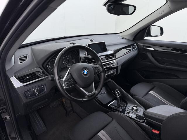 BMW X1 sDrive18i 141PK Automaat Sportstoelen Trekhaak Navi Ecc Sport Line Executive Lmv Pdc Privacy Glas Led Bluetooth Regen-Lichtsensor 1.700KG Trekgewicht Origineel Nederlandse Auto