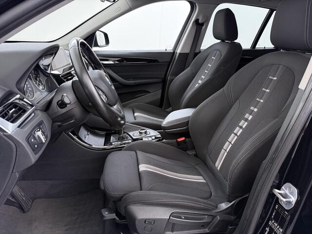 BMW X1 sDrive18i 141PK Automaat Sportstoelen Trekhaak Navi Ecc Sport Line Executive Lmv Pdc Privacy Glas Led Bluetooth Regen-Lichtsensor 1.700KG Trekgewicht Origineel Nederlandse Auto
