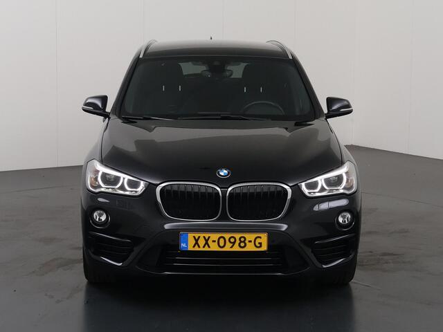 BMW X1 sDrive18i Executive Sport Edition | 1700kg trekgewicht | Trekhaak | Stoelverwarming | HUD | Navigatie | Cruise control | Achteruitrijcamera | Sportstoelen |