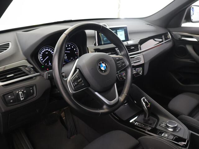 BMW X1 sDrive18i Executive Sport Edition | 1700kg trekgewicht | Trekhaak | Stoelverwarming | HUD | Navigatie | Cruise control | Achteruitrijcamera | Sportstoelen |