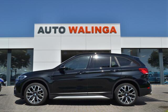 BMW X1 2.0 192 pk Autom. | Panoramdak | Trekhaak 1800kg | Leer | Head Up | Achteruitrijcamera | sDrive20i VDL Nedcar Edition Dealer onderhouden.