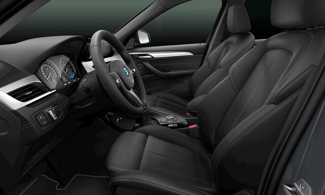 BMW X1 xDrive25e | M-Sport | Navi | Panorama | Leder | Memory | H&K | Head-Up | Camera | Trekhaak | 19"LM | Mineral Grau