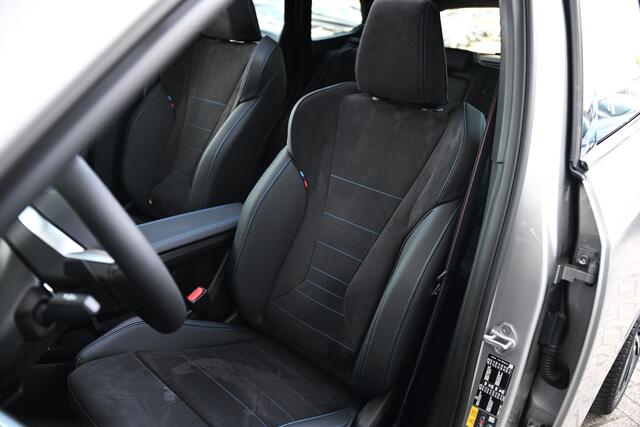 BMW X1 xDrive25e M Sport Automaat / Panoramadak / Trekhaak / Sportstoelen / M Adaptief onderstel / Adaptieve LED / Parking Assistant Plus / Comfort Access