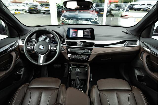 BMW X1 xDrive25e High Executive | Pano | Leder | Head-up