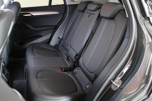 BMW X1 sDrive18i Executive LED koplampen, Navigatie, Cruise Control, Stoelverwarming