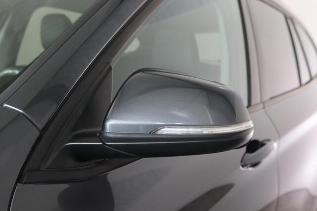 BMW X1 sDrive18i Executive LED koplampen, Navigatie, Cruise Control, Stoelverwarming