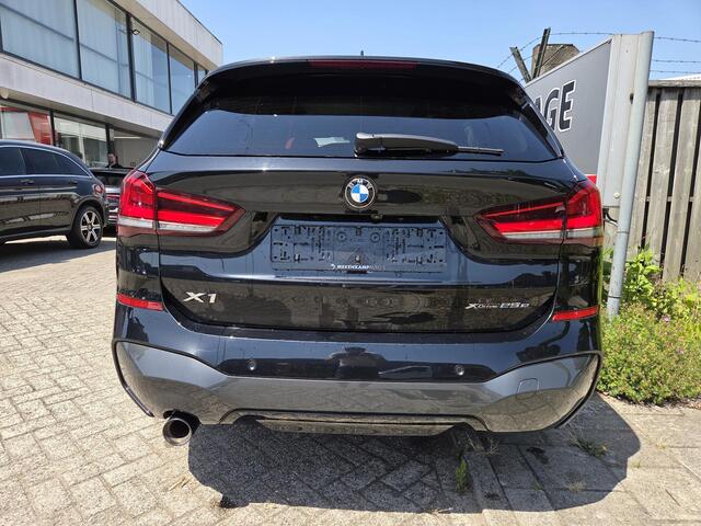 BMW X1 xDrive25e High Executive Edition M Sport 19"/Panoramadak/Elektrische stoel + memory/Adaptieve cruise/Keyless/HiFi/Camera
