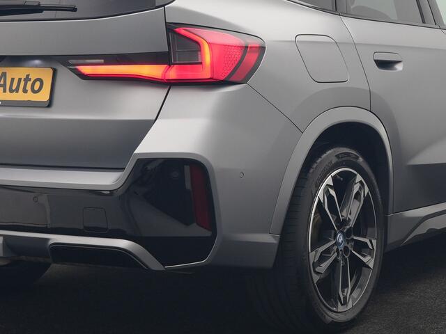 BMW X1 xDrive30e M Sport PHEV 326pk Dealer O.H | Trekhaak Af Fabriek | Adaptive Cruise | Head Up | Harman / Kardon | 360 Camera | Alcantara Sportstoelen Massage & Memory | Adaptive Onderstel | Widescreen Navi | Stoelen & Stuur Verwarmd | Blis | Keyless | Apple C