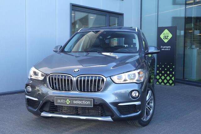 BMW X1 xDrive20i High Executive / Panorama / Sportstoelen