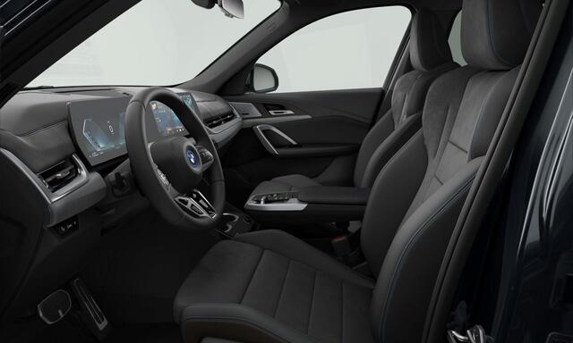 BMW X1 xDrive25e M Sport - Trekhaak - Panoramadak - Actieve bestuurdersstoel - PREMIUM PACK - COMFORT PACK - TRAVEL PACK - Sportstoelen - Harman Kardon - Getinte ruiten -