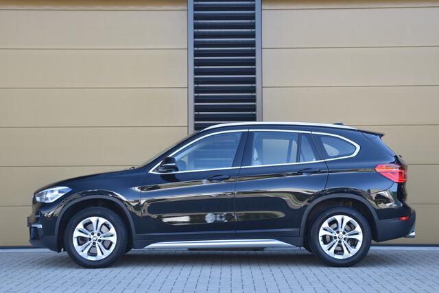 BMW X1 sDrive20i High Executive * LED * Leder * Head-up * Stoelverwarming * X-Line *