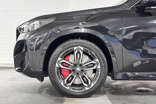 BMW X1 sDrive20i | M-Sport | Travel Pack | Premium Pack | Driving Assistant Plus | Harman/Kardon | Stoelverwarming | Panoramadak | Trekhaak | Comfort Access