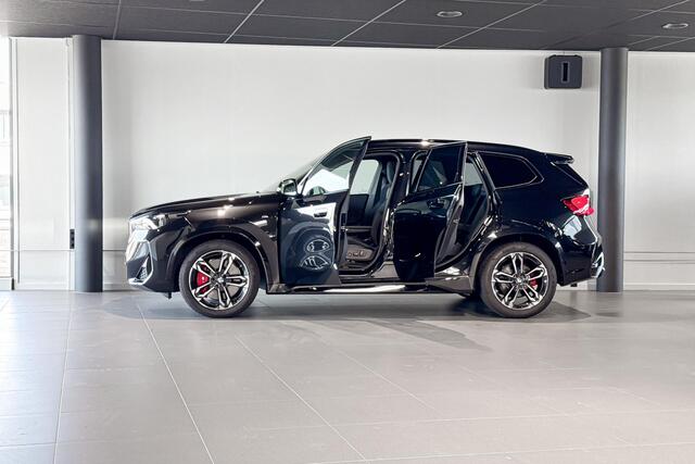 BMW X1 sDrive20i | M Sport Pro | Glazen Panoramadak | Harman Kardon | Stoelverwarming | Trekhaak |