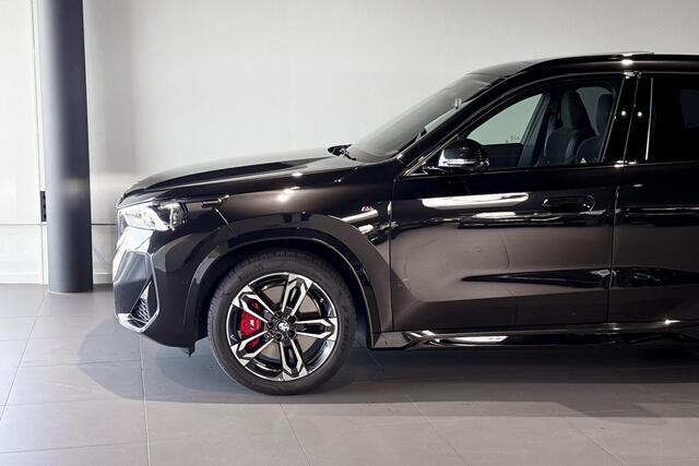BMW X1 sDrive20i | M Sport Pro | Glazen Panoramadak | Harman Kardon | Stoelverwarming | Trekhaak |
