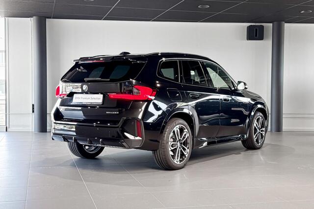 BMW X1 sDrive20i | M Sport Pro | Glazen Panoramadak | Harman Kardon | Stoelverwarming | Trekhaak |